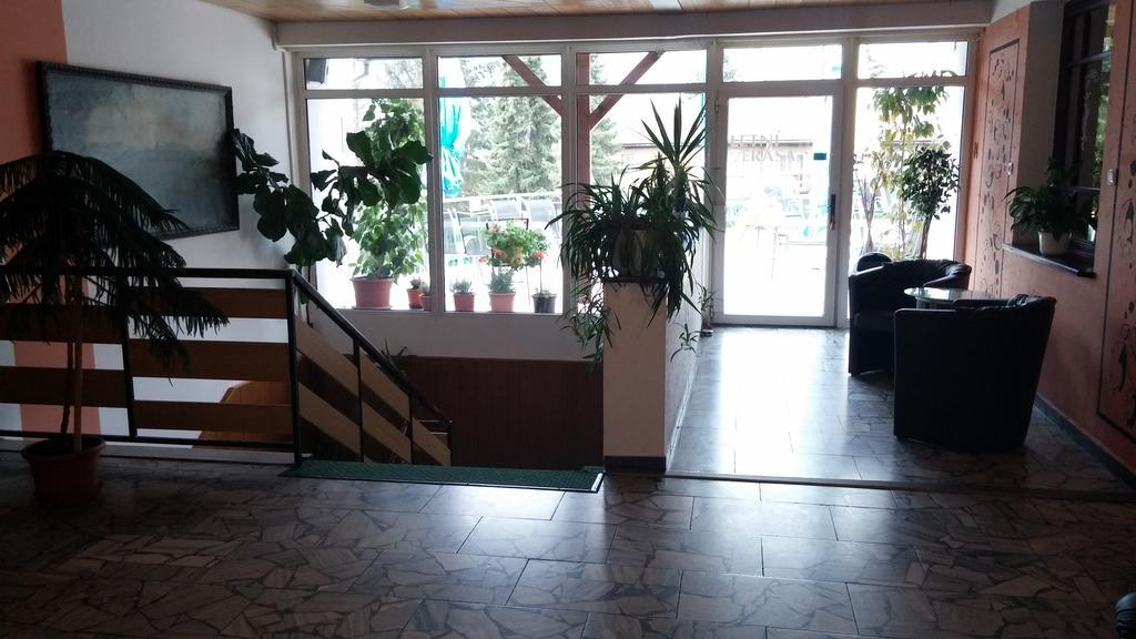 Hotel Rozvoj Клатови Экстерьер фото