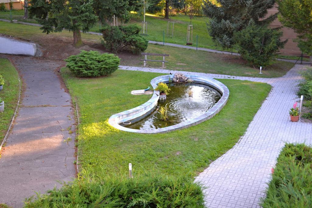 Hotel Rozvoj Клатови Экстерьер фото