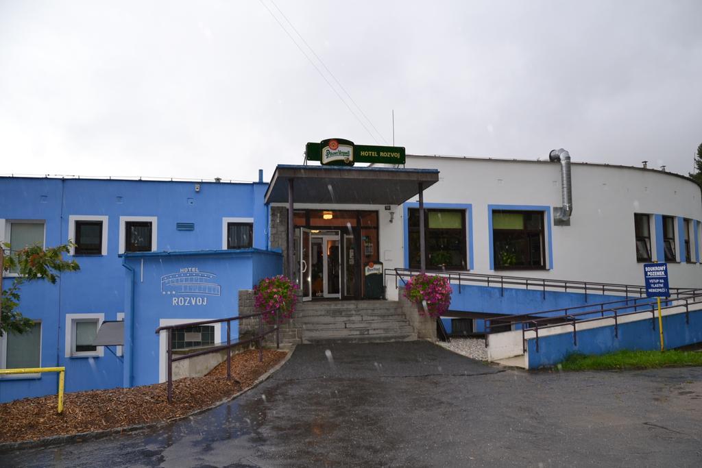 Hotel Rozvoj Клатови Экстерьер фото
