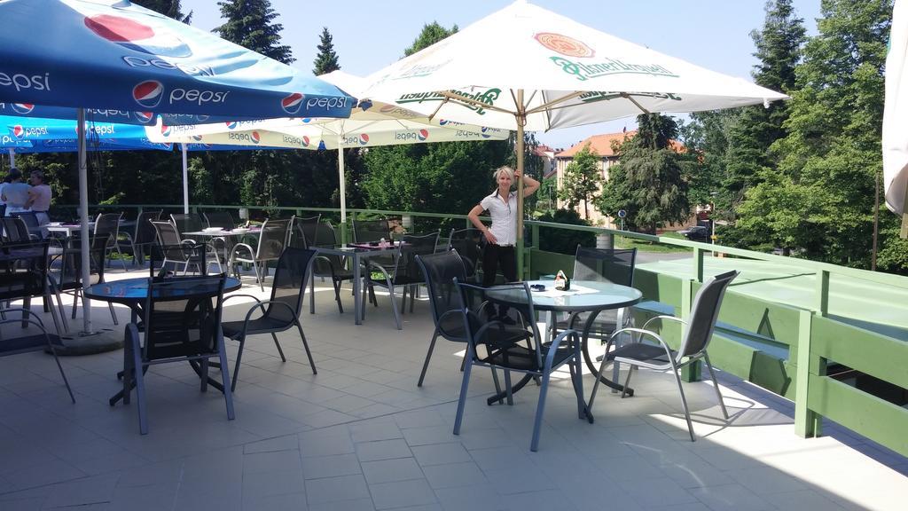 Hotel Rozvoj Клатови Экстерьер фото