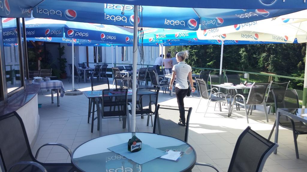 Hotel Rozvoj Клатови Экстерьер фото
