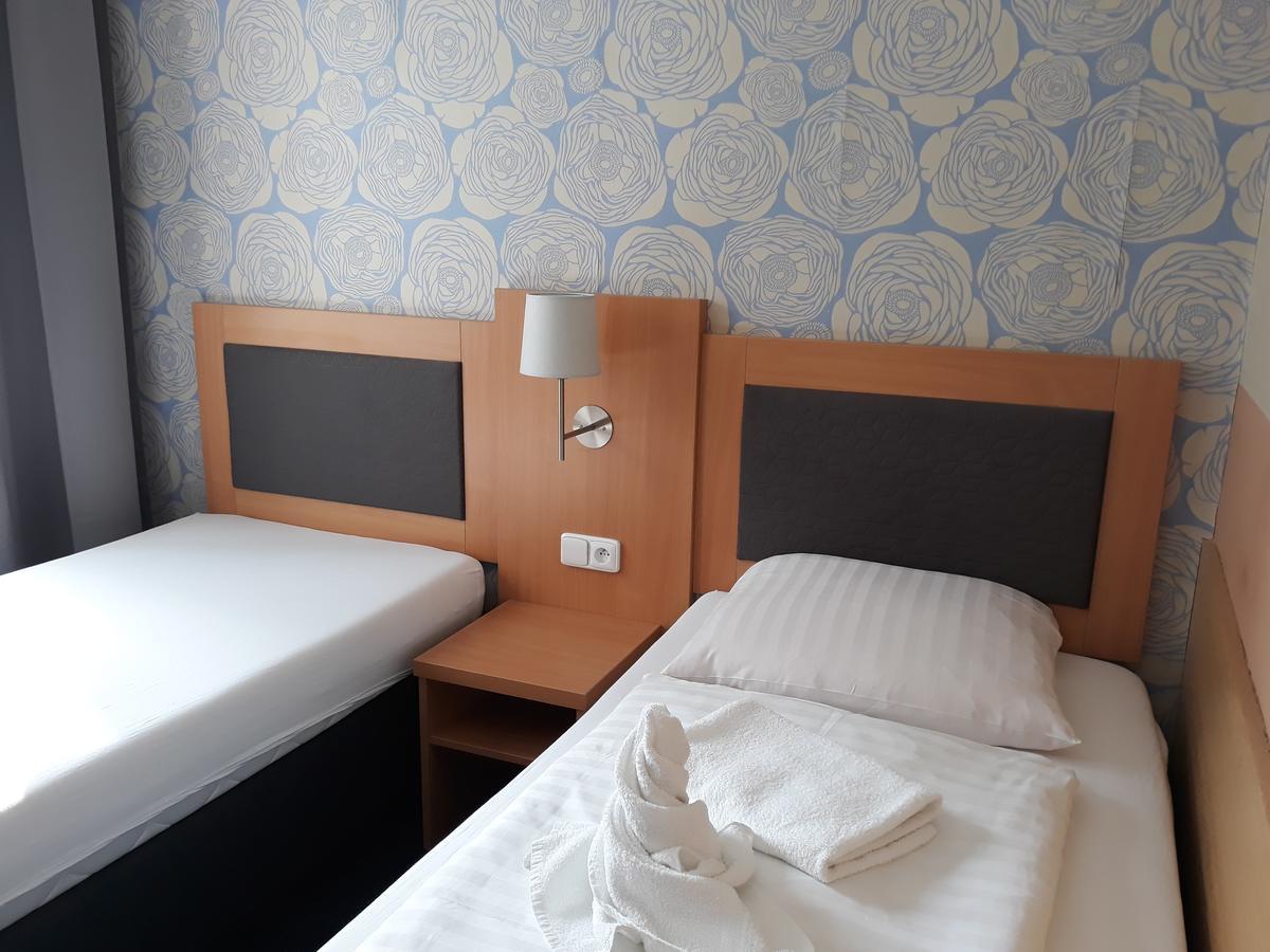 Hotel Rozvoj Клатови Экстерьер фото