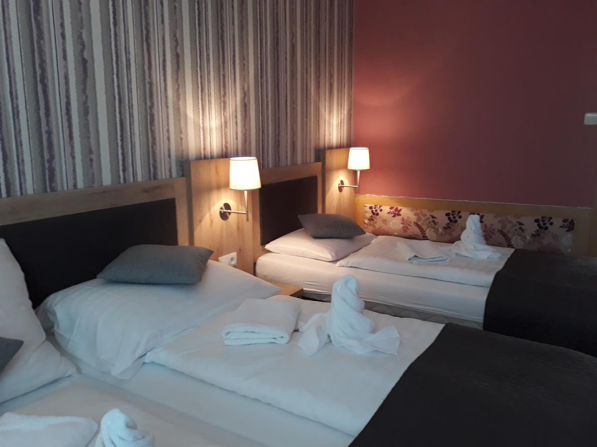Hotel Rozvoj Клатови Экстерьер фото