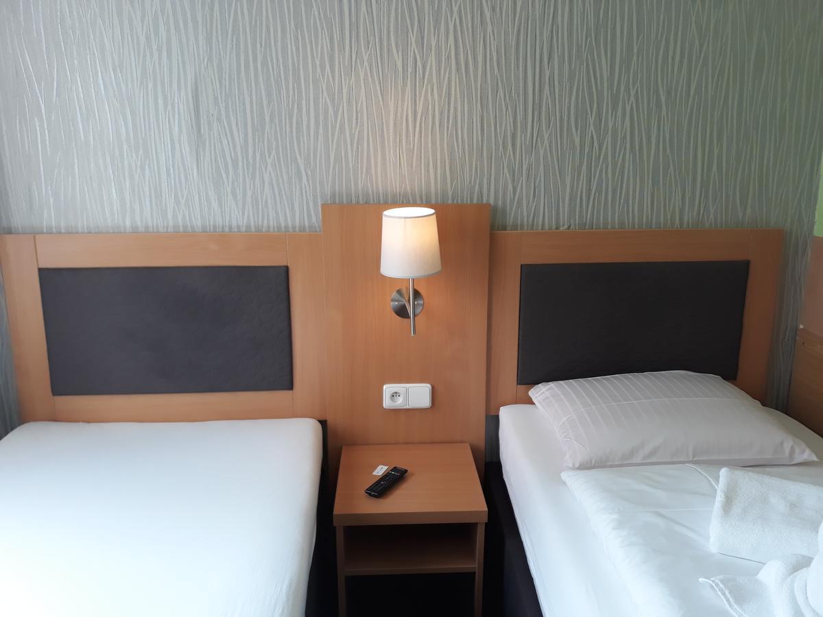 Hotel Rozvoj Клатови Экстерьер фото