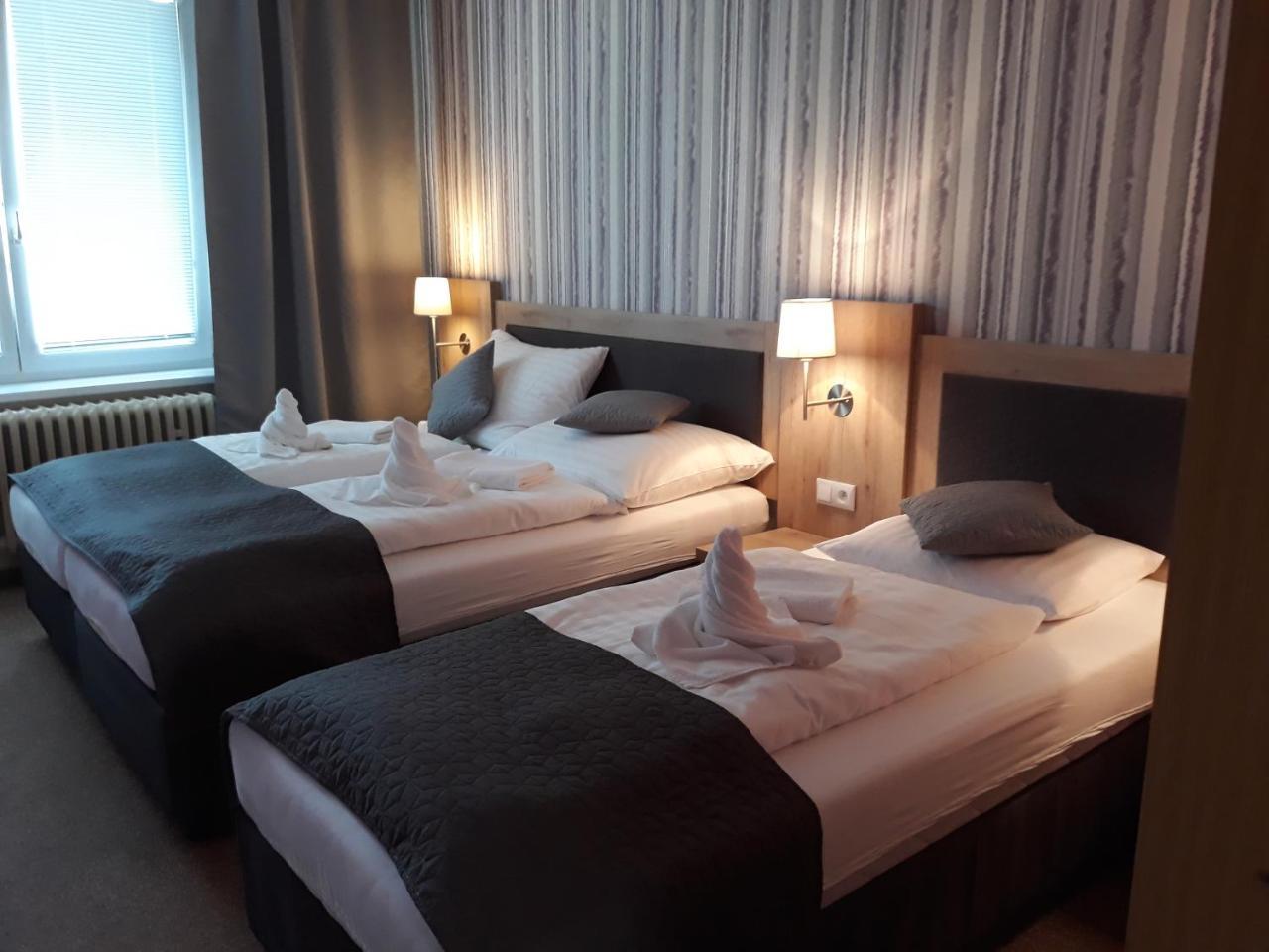 Hotel Rozvoj Клатови Экстерьер фото